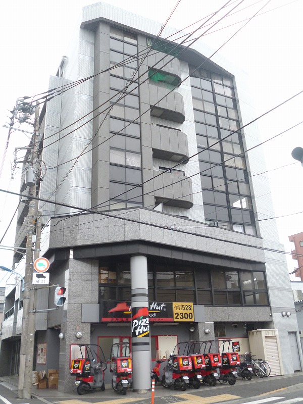 飲食店　ピザハット（飲食店）まで433m