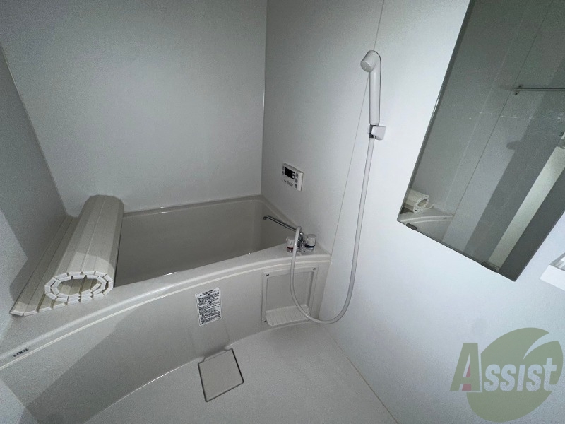 バス・シャワールーム　浴室乾燥が付いているので雨の日も洗濯物を乾かせます。