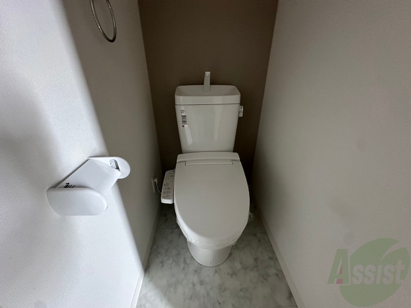 トイレ　シャワー付きのトイレです。清潔感がありますね。