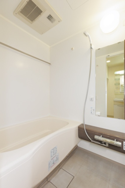 バス・シャワールーム　※別部屋の参考写真です。