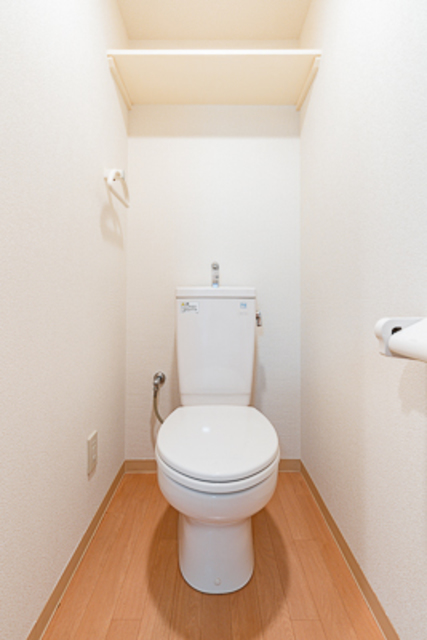 トイレ　※写真は同タイプ住戸です。