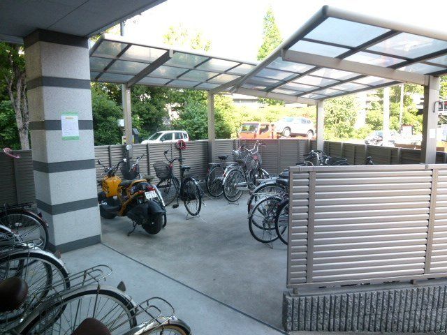 その他共有部分　屋根付の駐輪場です。