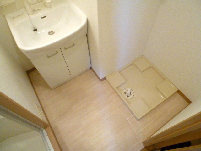 その他設備　別部屋写真です。脱衣場に室内洗濯機置場があります。