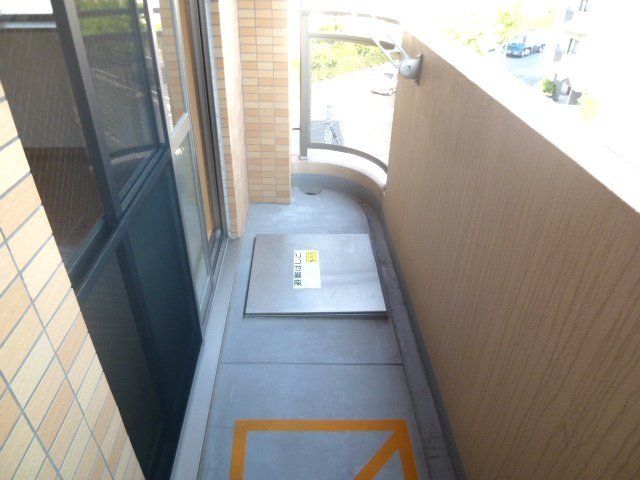 バルコニー　別部屋写真です。南向きバルコニーです。