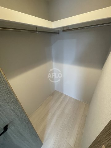 収納　Louis Residence 弁天町　ウォークインクローゼ