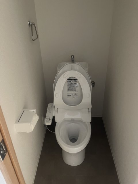 トイレ　同物件別号室のものです。