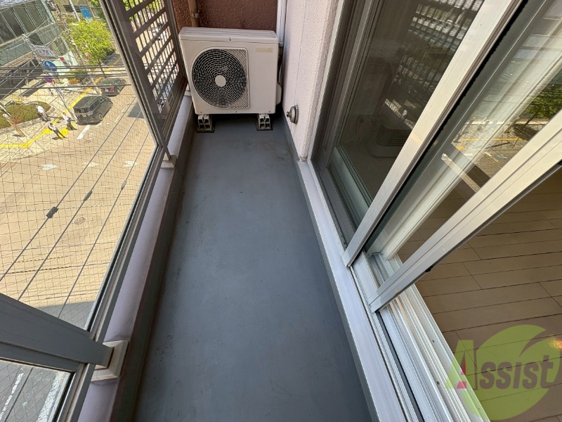 バルコニー　バルコニーです。洗濯物を干すもよし、一息つくもよしですね。