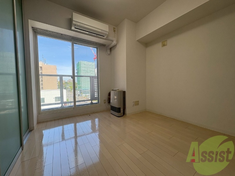 居室・リビング　リビングは白を基調としていて明るい印象ですね！