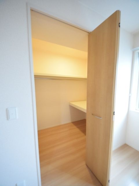 収納　大きなウォークインクローゼット