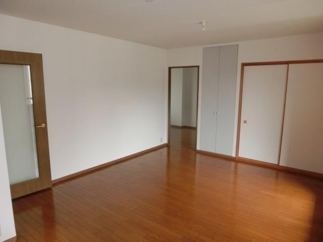 その他部屋・スペース　広々したリビングです