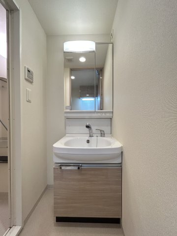 洗面設備　コンパクトで使いやすい洗面所