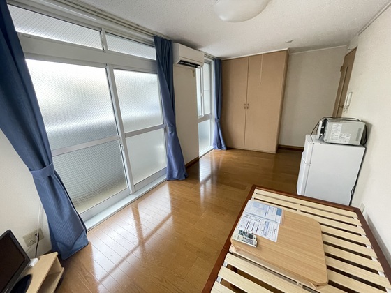 居室・リビング　※別号室のお写真です