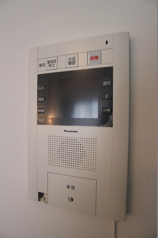 セキュリティ　モニター確認が出来るインターホンです。