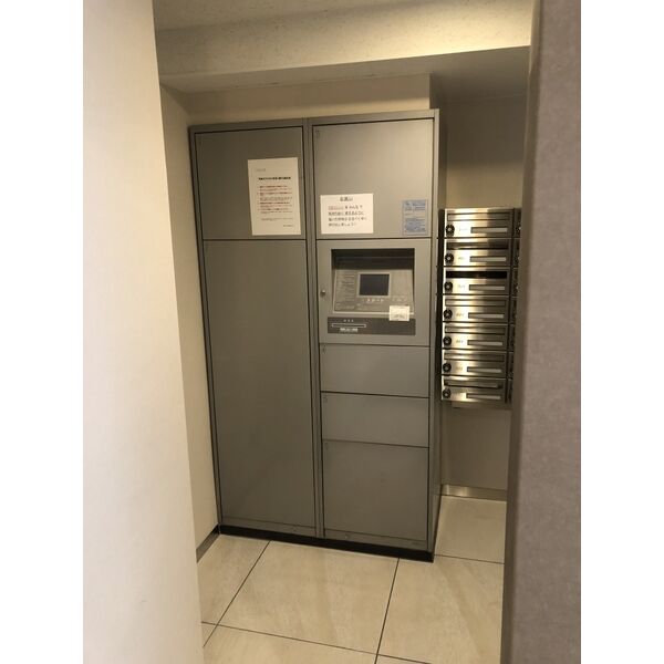 エントランス　宅配BOX