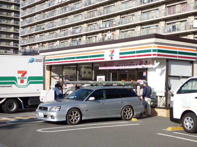コンビニ　セブンイレブン（コンビニ）まで190m