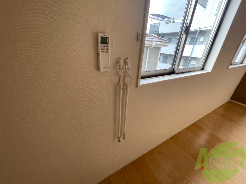 バルコニー　バルコニーはございません。室内干しできるような設備があります