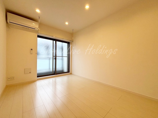 居室・リビング　6.9帖の広々としたリビング♪