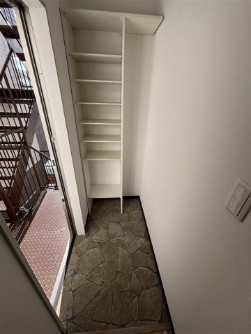 玄関　写真は別室のものとなります。