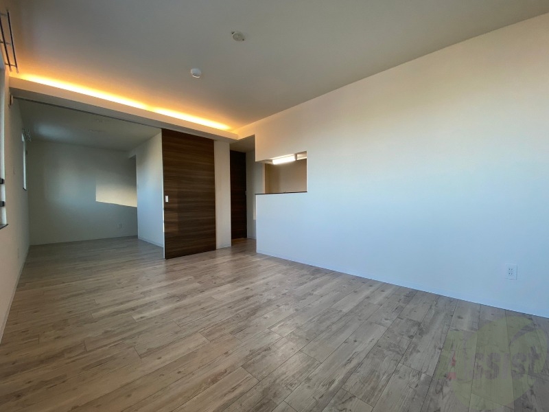 居室・リビング　広くてきれいなリビングです！快適に過ごせそうですね。