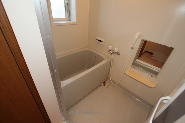 バス・シャワールーム　コンパクトで使いやすいお風呂です カステリア三隈2　202号