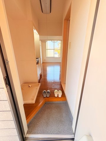 玄関　シューズボックス付き　靴の整理に便利