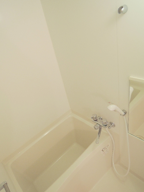 バス・シャワールーム　ゆったりとしたバスルーム