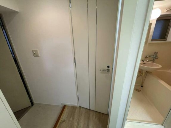 玄関　※別部屋参考写真