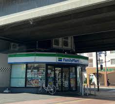コンビニ　ファミリーマートJR琴似駅前店（コンビニ）まで180m