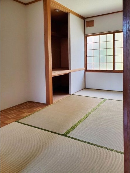 収納　※写真は別号室です。