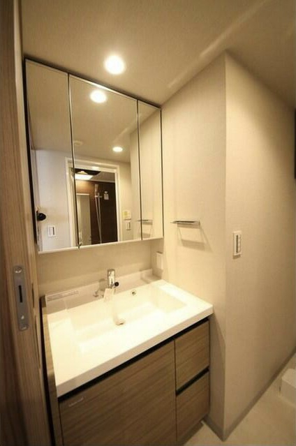 洗面設備　嬉しい独立洗面台付き。