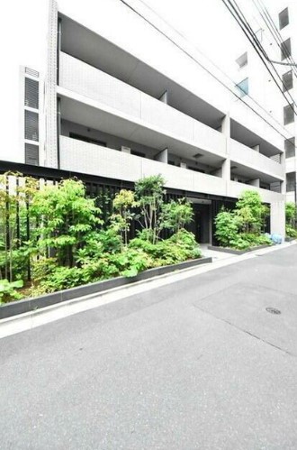 建物外観　鉄筋コンクリート造のがっちりとした建物。