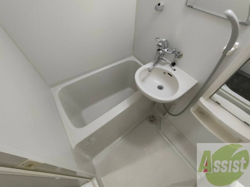 バス・シャワールーム　お風呂になります。一日の疲れを癒してくださいね。