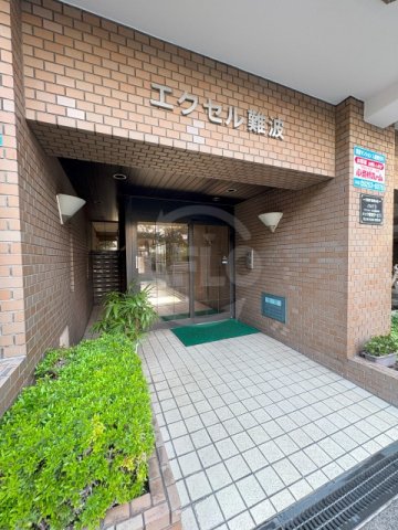 エントランス　存在感のある外観