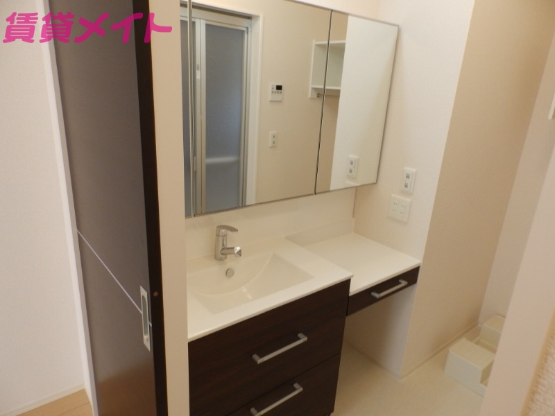 洗面設備　同型参考写真