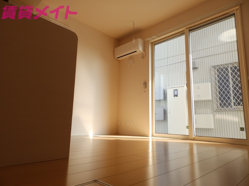 居室・リビング　同型参考写真