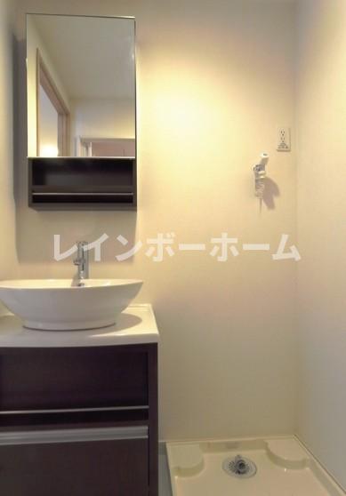 洗面設備　スペースが確保できる洗面所です