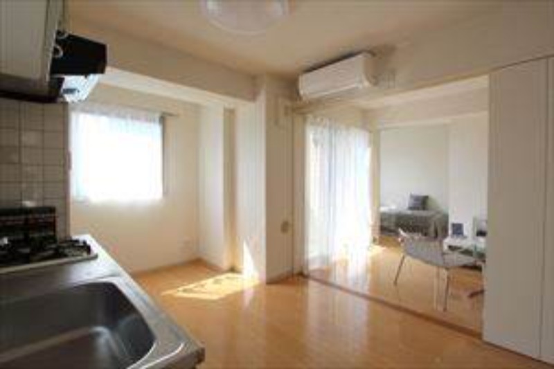 その他部屋・スペース　キッチン側から見た室内♪