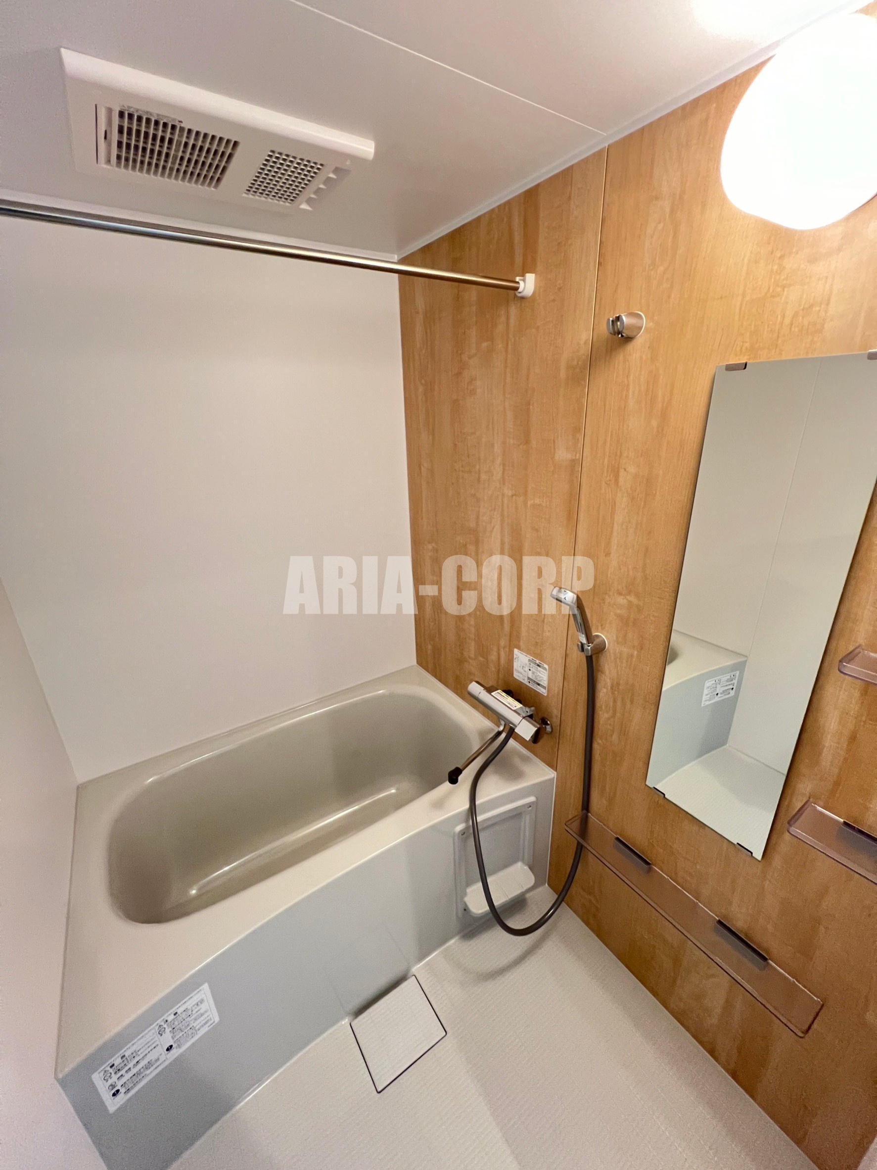 バス・シャワールーム　（同仕様）浴室乾燥機付きのバスルーム♪