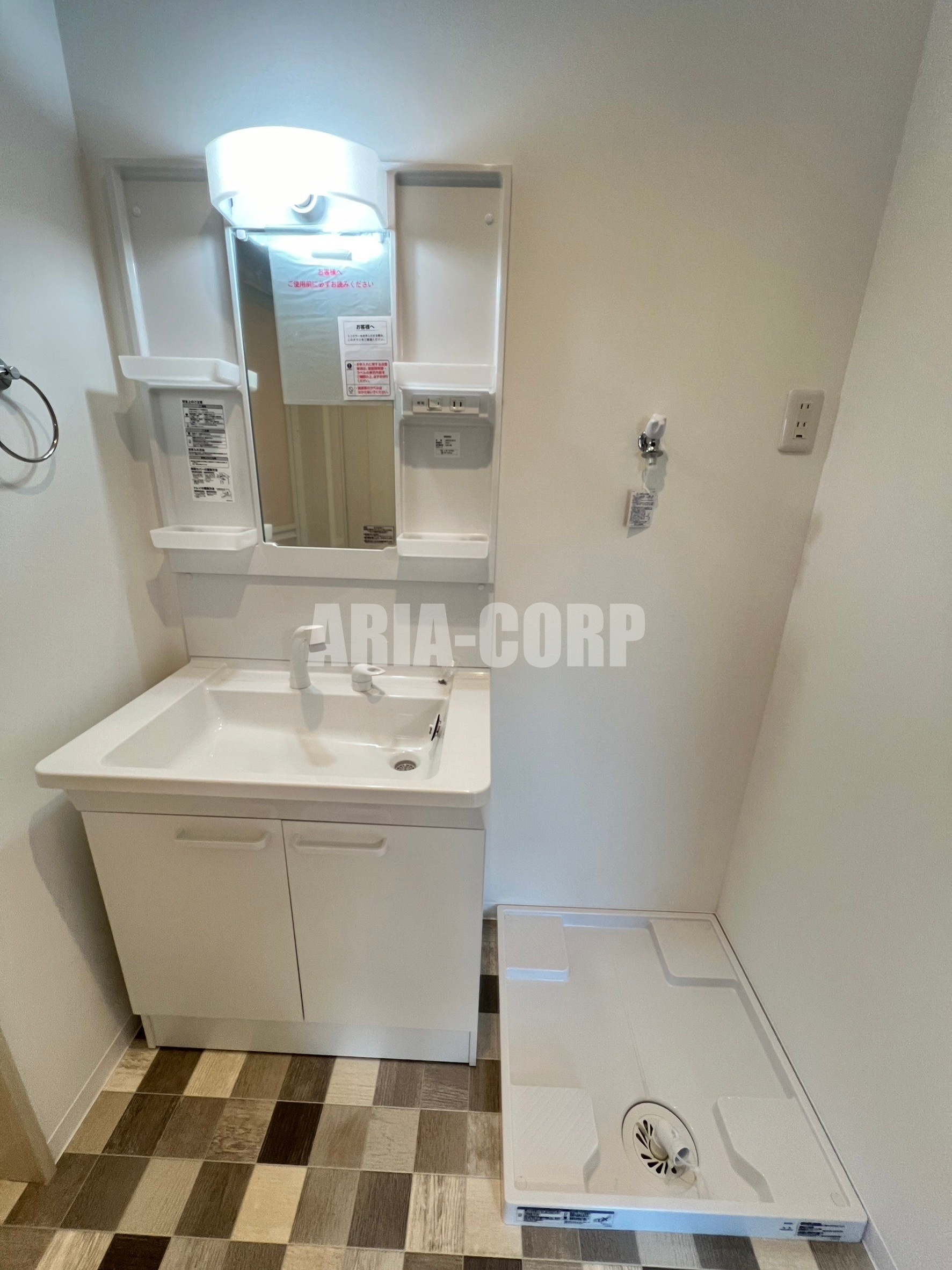 洗面設備　（同仕様）シャワーヘッドタイプで洗髪や手入れに〇です