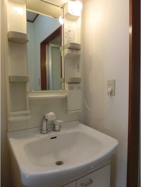 洗面設備　身支度に欠かせない独立洗面台♪