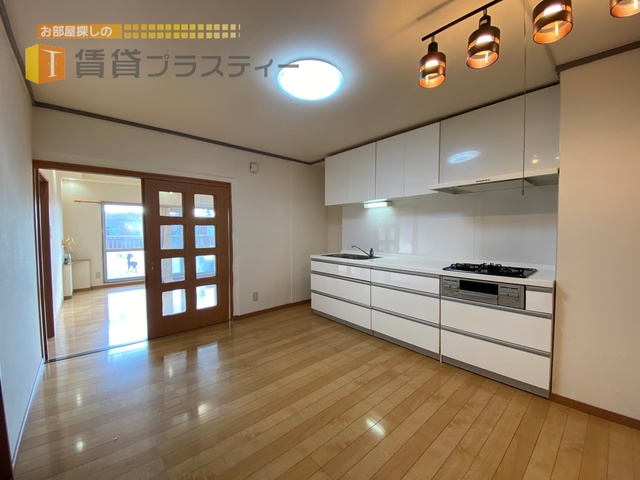 居室・リビング　引き戸を開ければ広いリビングとして利用可能