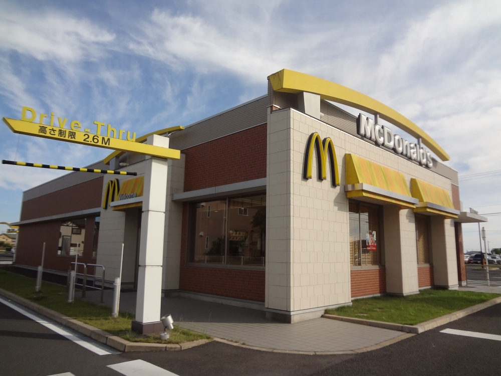 飲食店　マクドナルド １２６成東店（飲食店）まで139m
