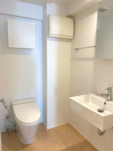 トイレ　※写真は同タイプ住戸です。