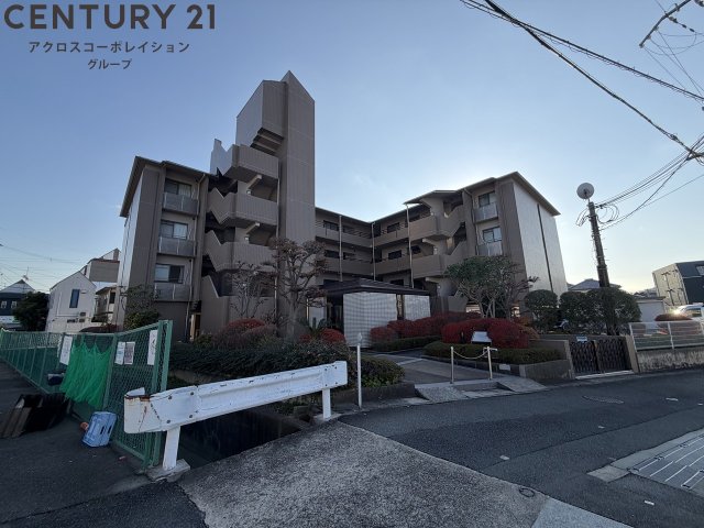 建物外観　バス停近く