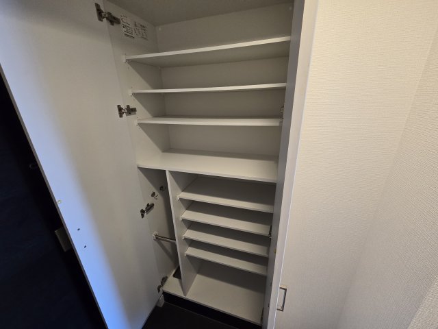 収納　プレサンスジェネ葵