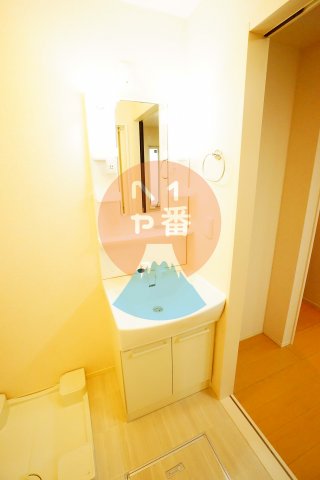 洗面設備　朝の身支度には欠かせない独立洗面化粧台　※参考写真です