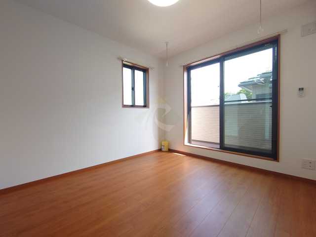 居室・リビング　室内見学承ります。当店掲載物件以外もまとめてお問合頂けます。