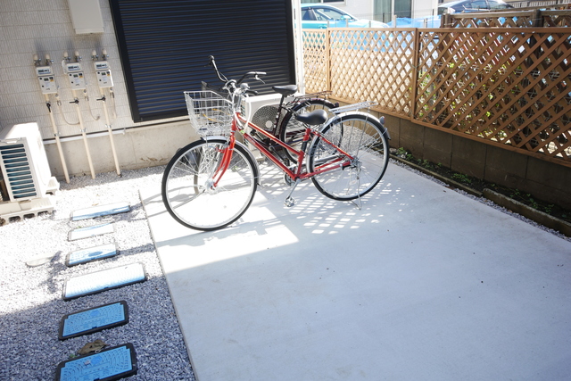 その他共有部分　★敷地内に駐輪スペースの写真です★