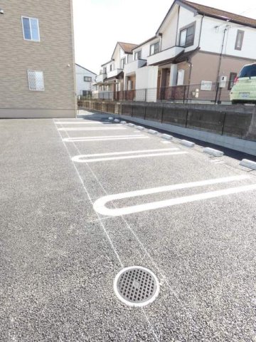 駐車場　駐車場に車を止められます