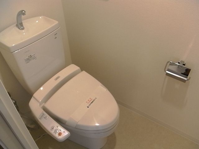 トイレ　温水洗浄機能付き暖房便座